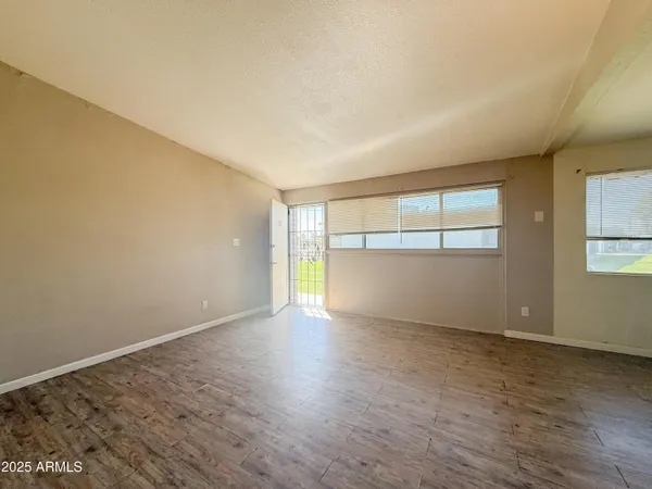 $995 | 2123 West Devonshire Avenue, Unit 15, Phoenix, AZ 85015
