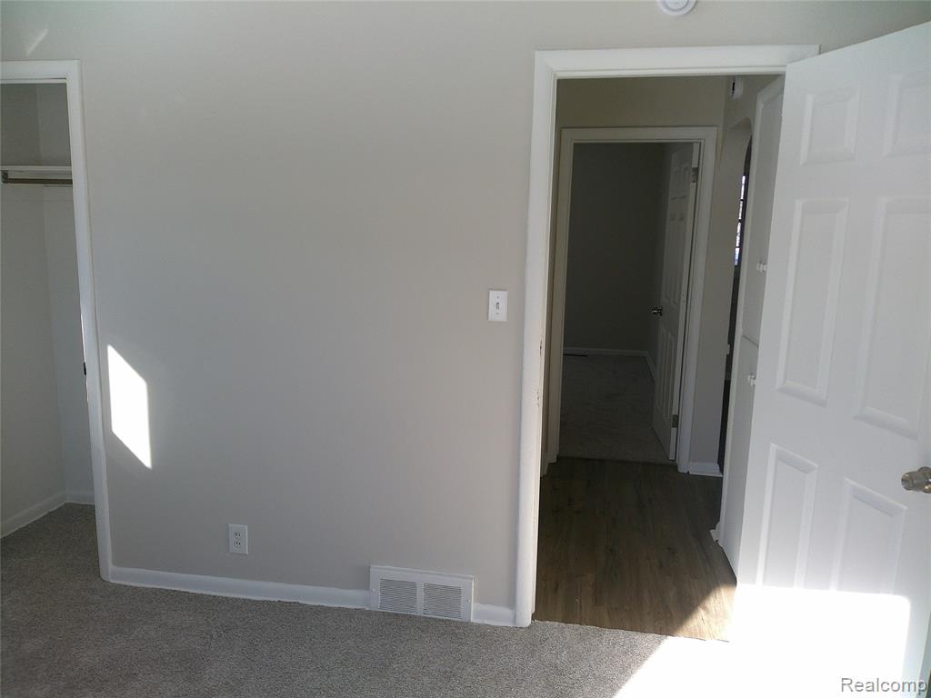846 West Hemphill Road Flint, MI 48507 - Photo 9 of 20