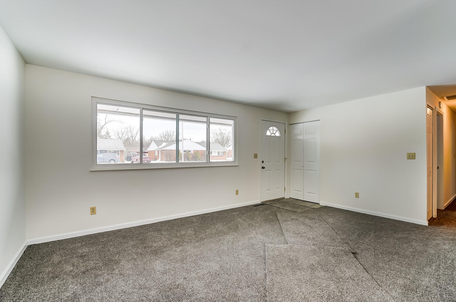 5744 Botkins Road Dayton, OH 45424 - Photo 4 of 31