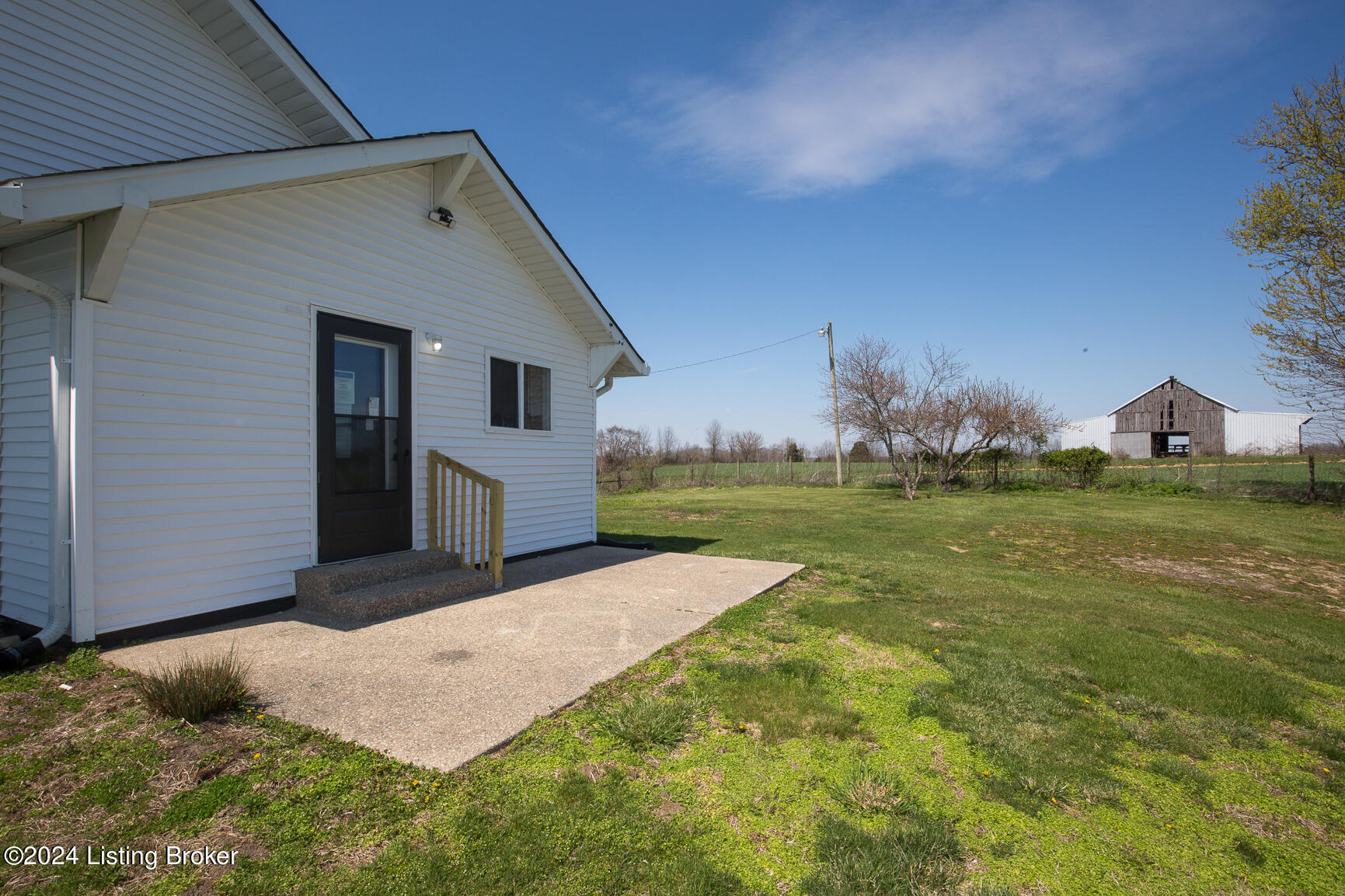6570 Point Pleasant Road Pleasureville, KY 40057 - Photo 29 of 39 patio