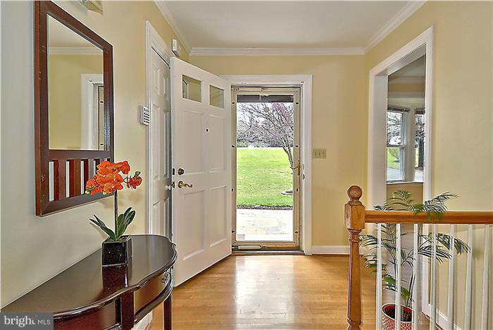 24728 Ridge Road Damascus, MD 20872 - Photo 2 of 30 Foyer
