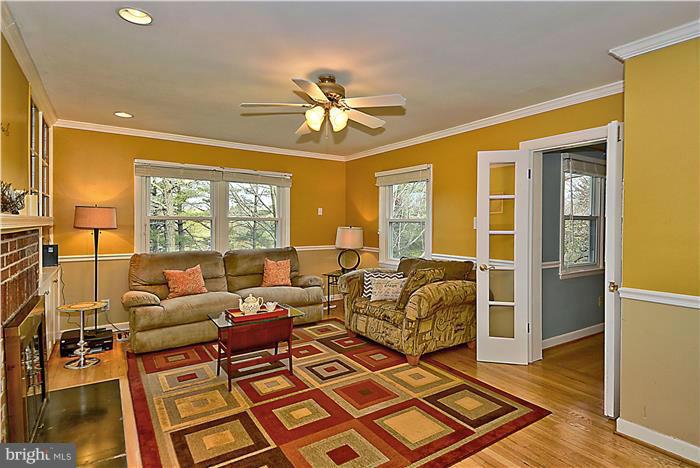 24728 Ridge Road Damascus, MD 20872 - Photo 12 of 30 Family Room