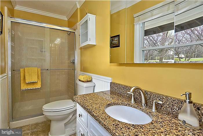 24728 Ridge Road Damascus, MD 20872 - Photo 15 of 30 Bath (Master)
