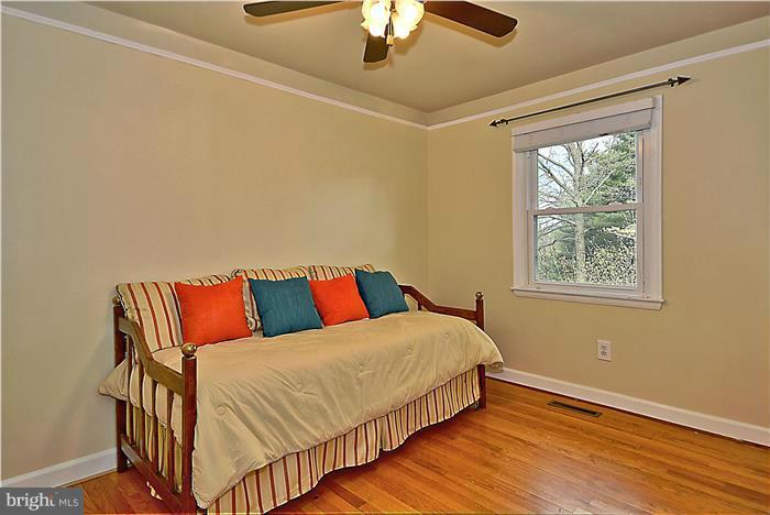 24728 Ridge Road Damascus, MD 20872 - Photo 17 of 30 Bedroom 3