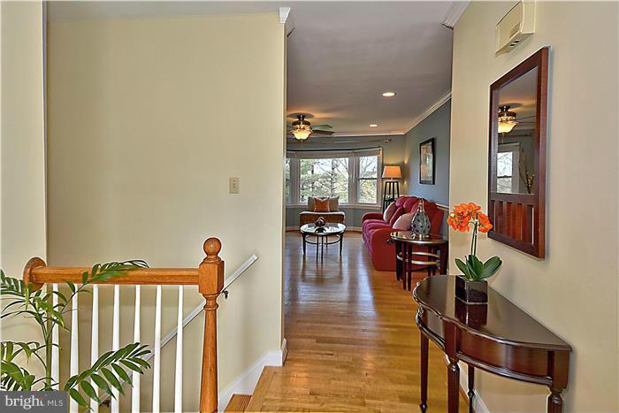 24728 Ridge Road Damascus, MD 20872 - Photo 3 of 30 Foyer