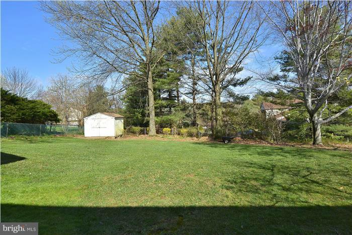 24728 Ridge Road Damascus, MD 20872 - Photo 27 of 30 Exterior (Rear)