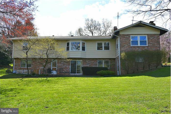 24728 Ridge Road Damascus, MD 20872 - Photo 29 of 30 Exterior (Rear)