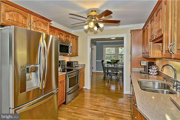 24728 Ridge Road Damascus, MD 20872 - Photo 4 of 30 Kitchen