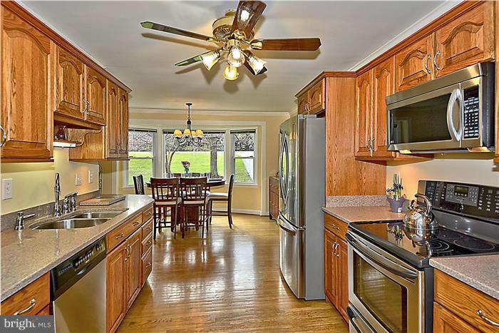 24728 Ridge Road Damascus, MD 20872 - Photo 5 of 30 Updated Kitchen