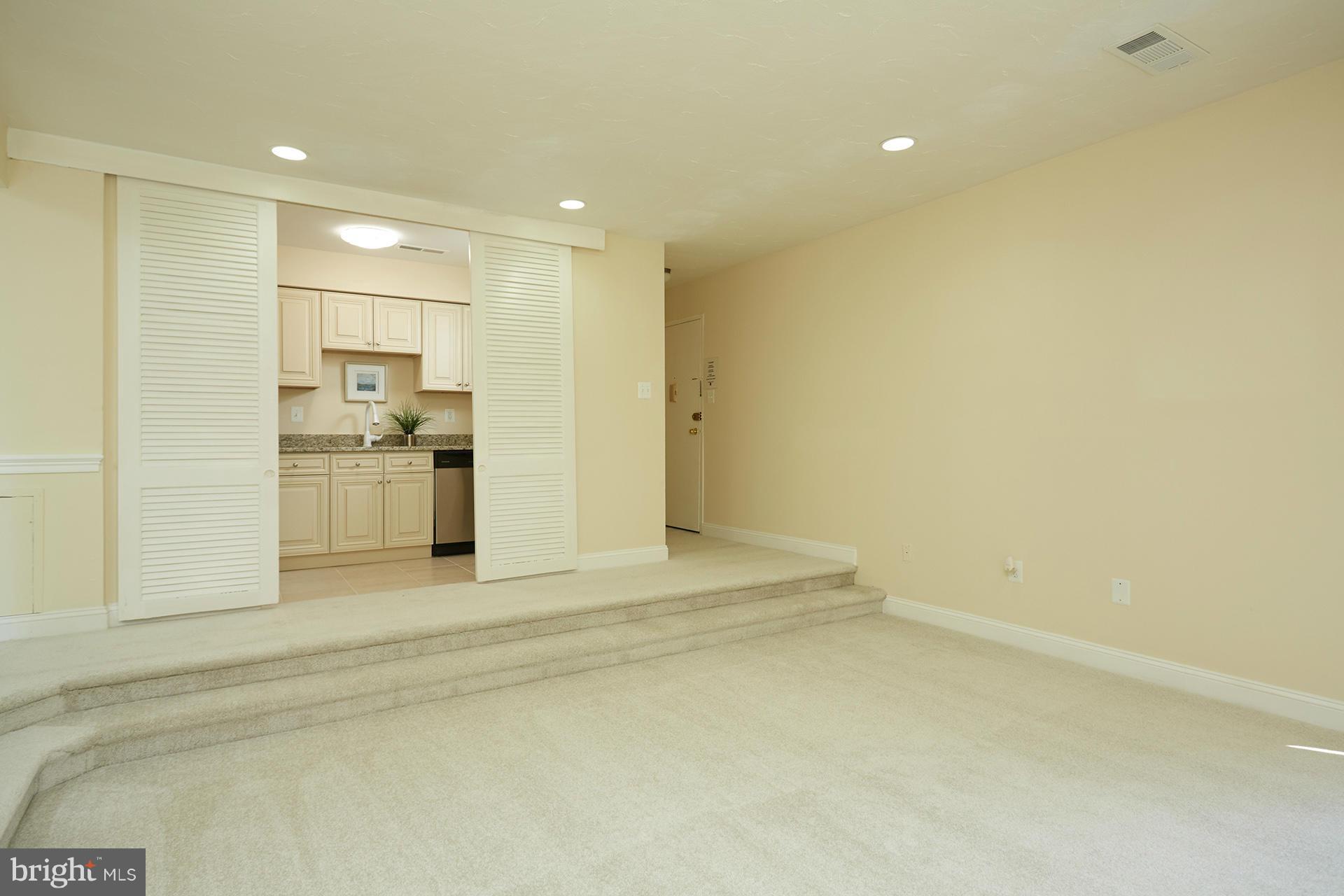 2105 Walsh View Terrace, Unit 15301 Silver Spring, MD 20902 - Photo 6 of 18 Living Room