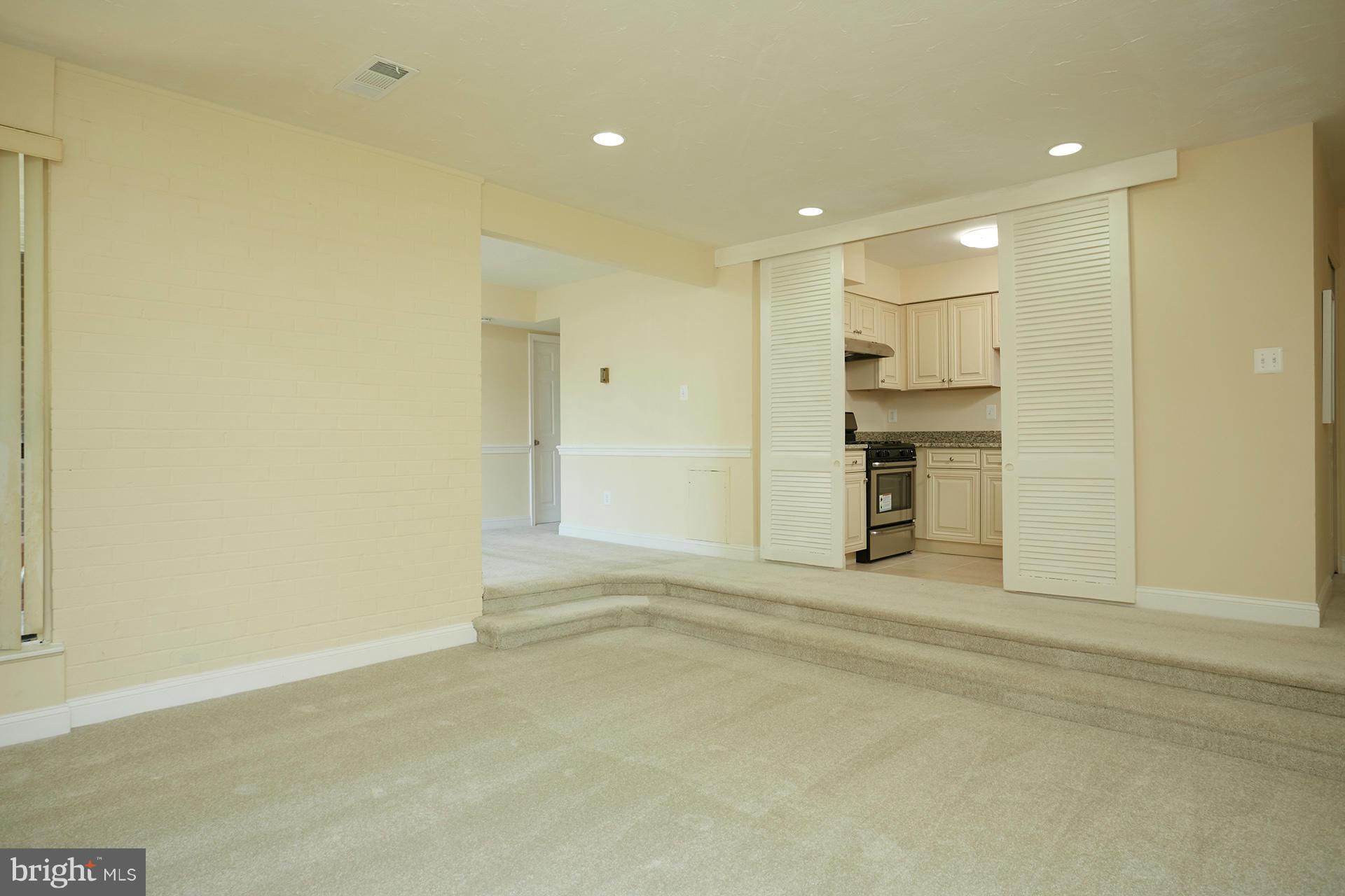 2105 Walsh View Terrace, Unit 15301 Silver Spring, MD 20902 - Photo 7 of 18 Living Room