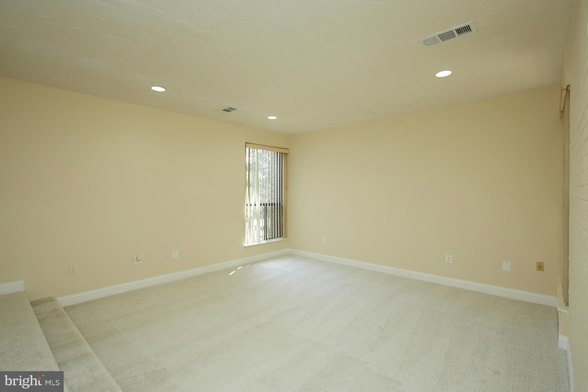 2105 Walsh View Terrace, Unit 15301 Silver Spring, MD 20902 - Photo 9 of 18 Living Room