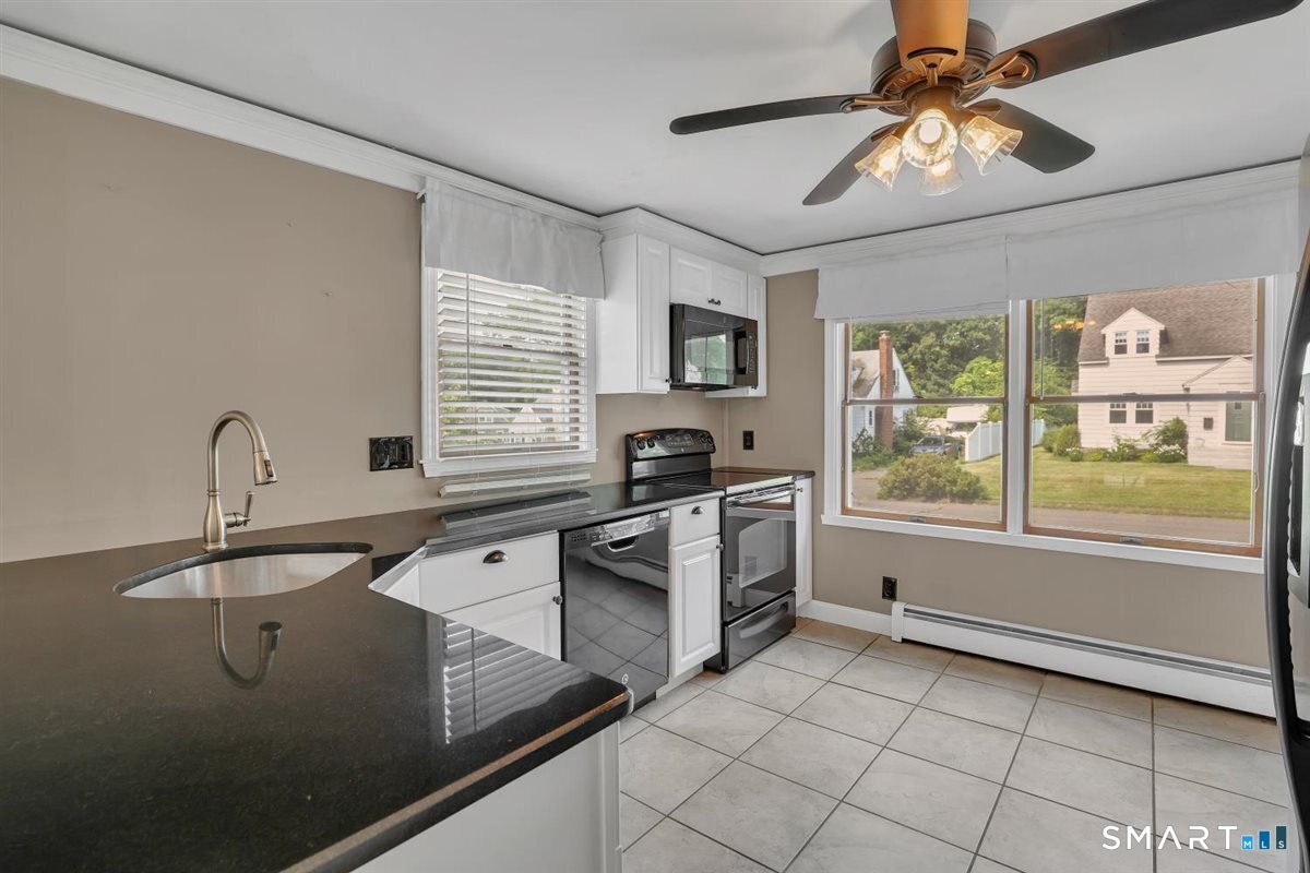 65 Doane Street Manchester, CT 06042 - Photo 8 of 40