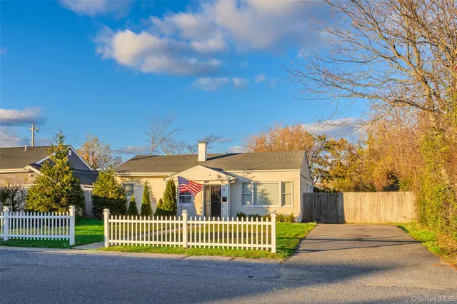 a view of a garden with pathway