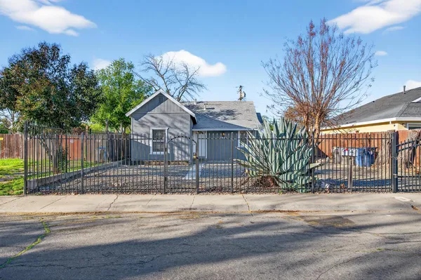 $394,000 | 3813 23rd Avenue, Sacramento, CA 95820