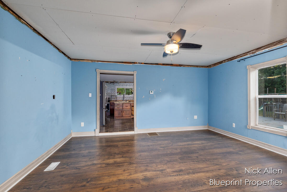 510 West Oak Ridge Greenville, MI 48838 - Photo 5 of 25 IMG_1004