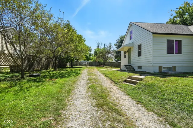 $260,000 | 1321 South Edgecombe Avenue, Indianapolis, IN 46227