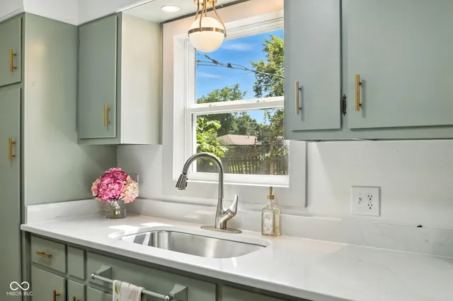 $260,000 | 1321 South Edgecombe Avenue, Indianapolis, IN 46227