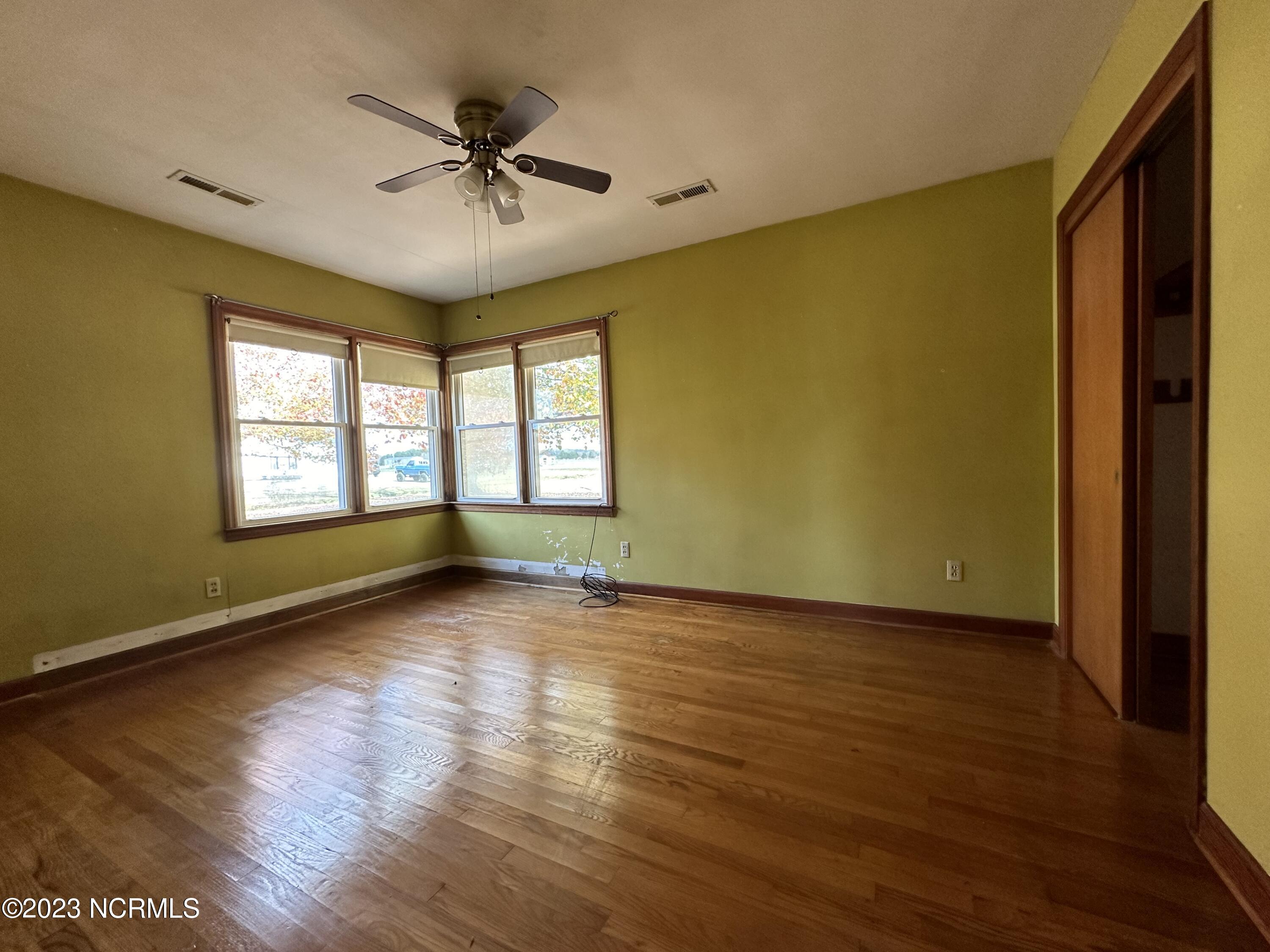 1340 Newland Road Elizabeth City, NC 27909 - Photo 15 of 23 Back corner bedroom