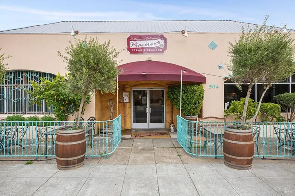 $699,000 | 504 North Cloverdale Boulevard, Cloverdale, CA 95425