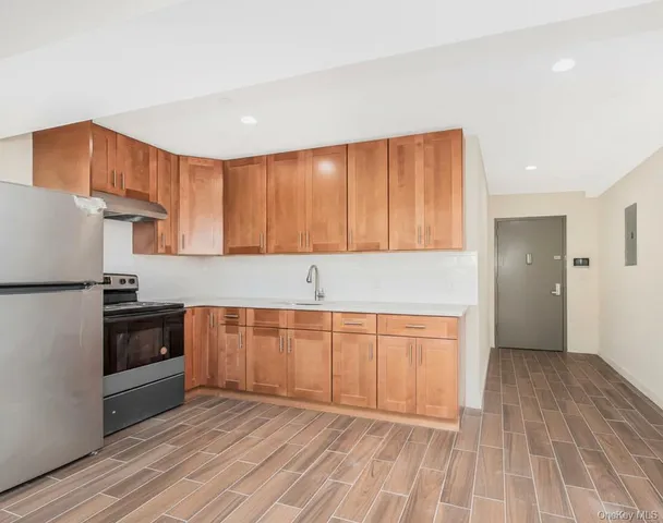 $2,350 | 409 Warburton Avenue, Unit 2B, Yonkers, NY 10701