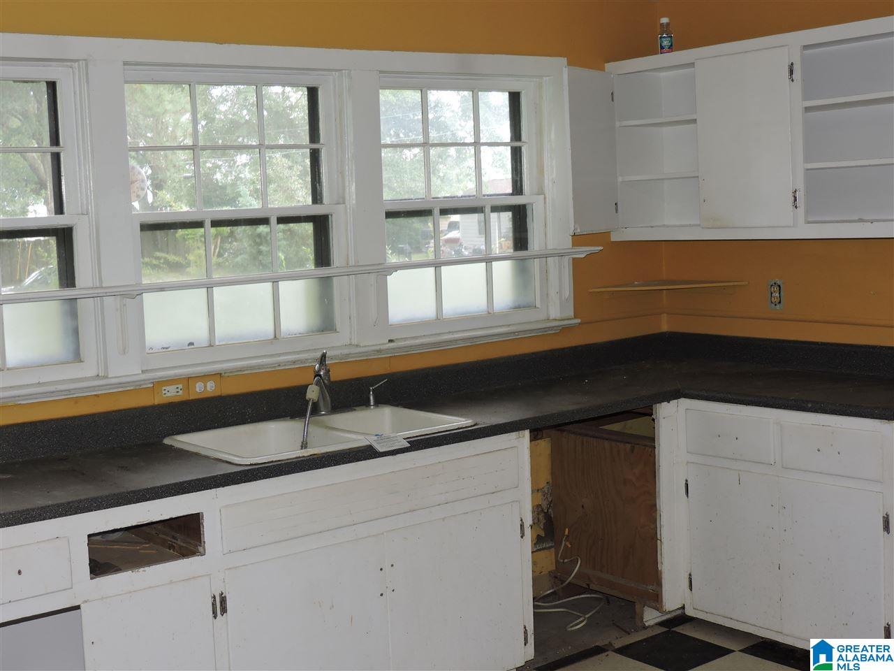 913 Goldwire Street Southwest Birmingham, AL 35211 - Photo 5 of 7