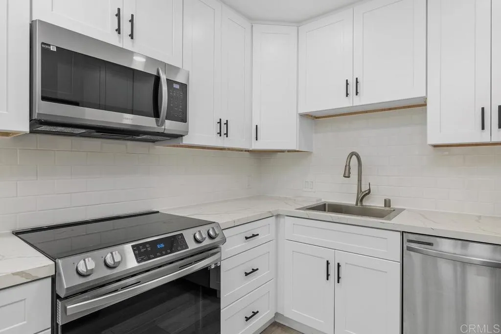 889 Bracero Road Encinitas, CA 92024 - Photo 10 of 59