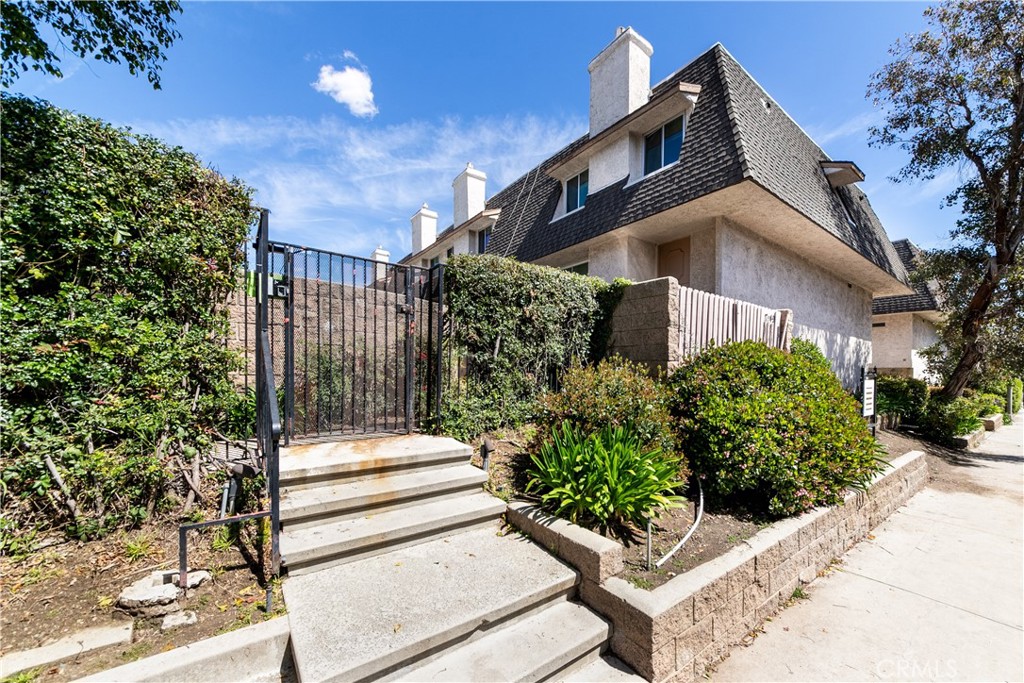 17949 West Magnolia Blvd Unit 9  