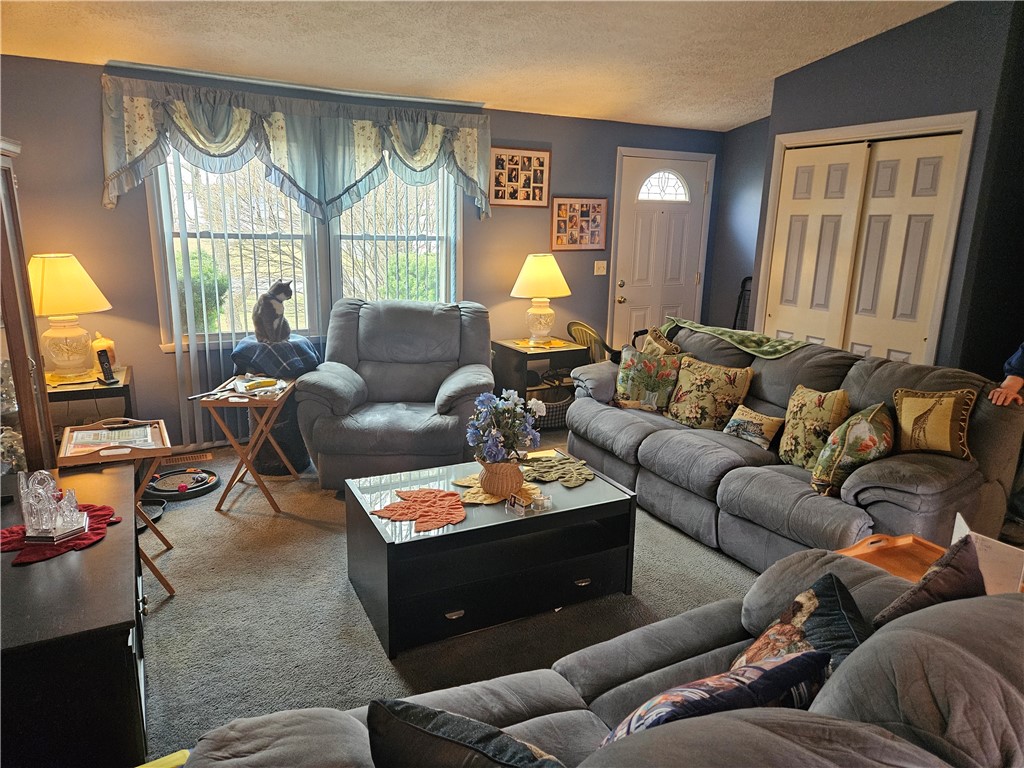 84 Wayfaring Lane Greece, NY 14612 - Photo 3 of 24