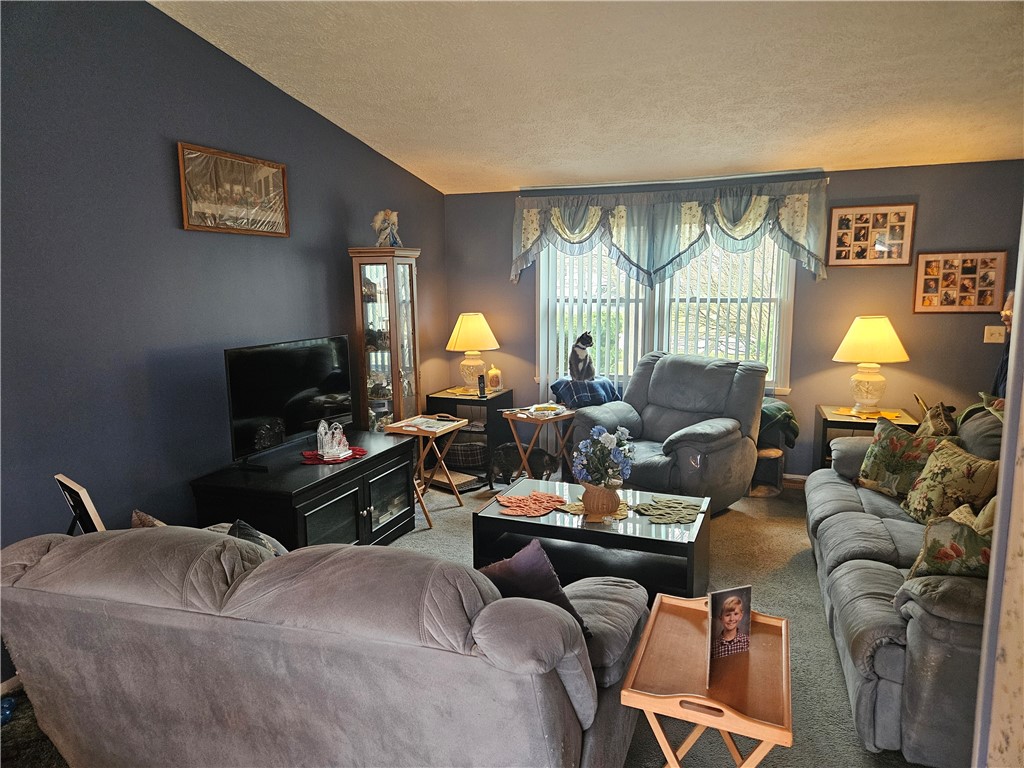 84 Wayfaring Lane Greece, NY 14612 - Photo 4 of 24