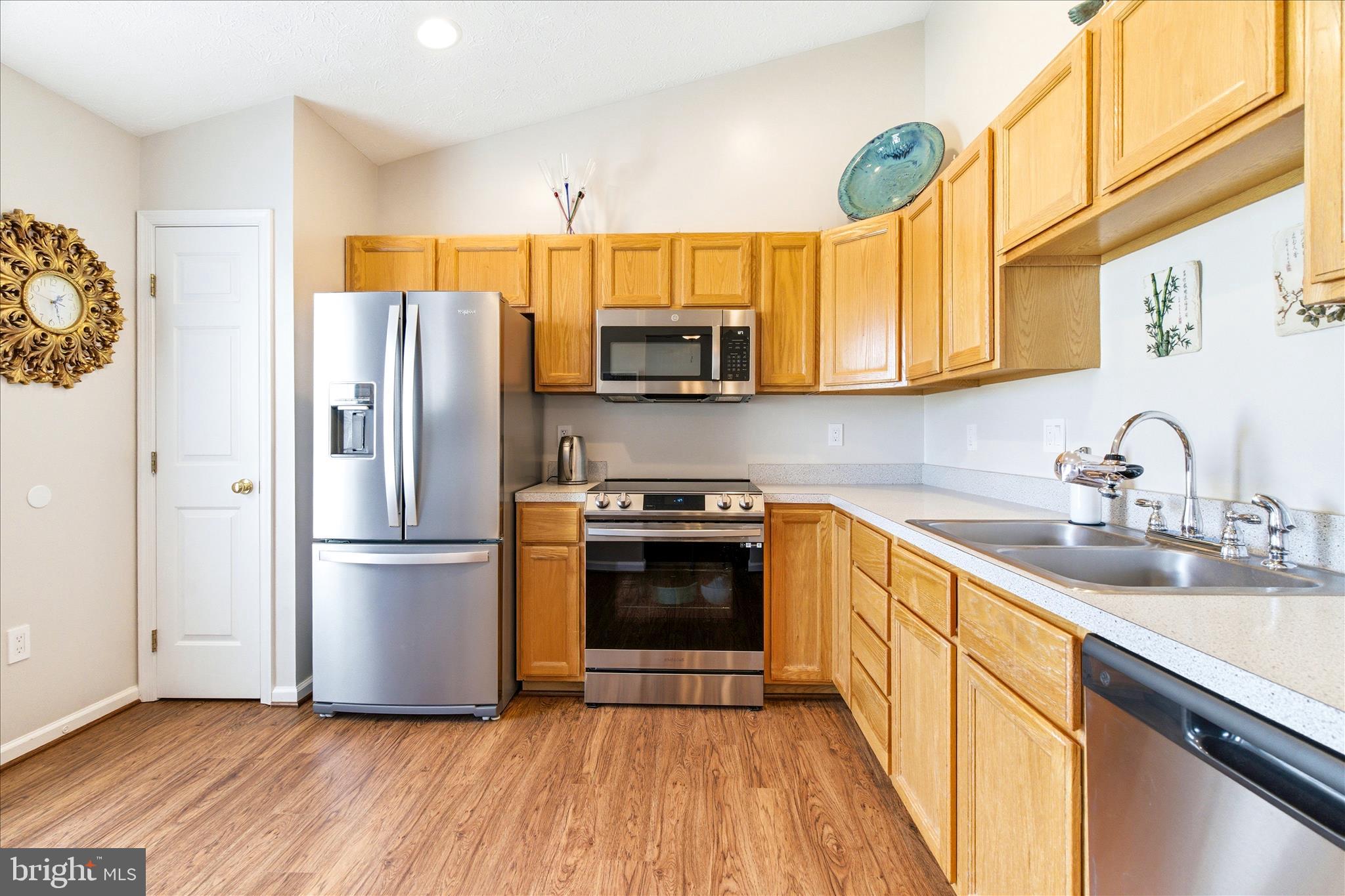 6391 Rutherford Court, Unit J Frederick, MD 21703 - Photo 6 of 20 Kitchen w/ Updated Appliances