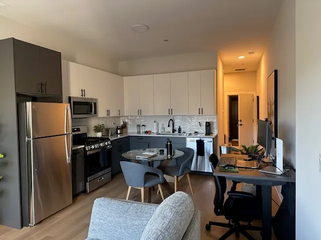 $2,700 | 3204 North Clifton Avenue, Unit 406, Chicago, IL 60657