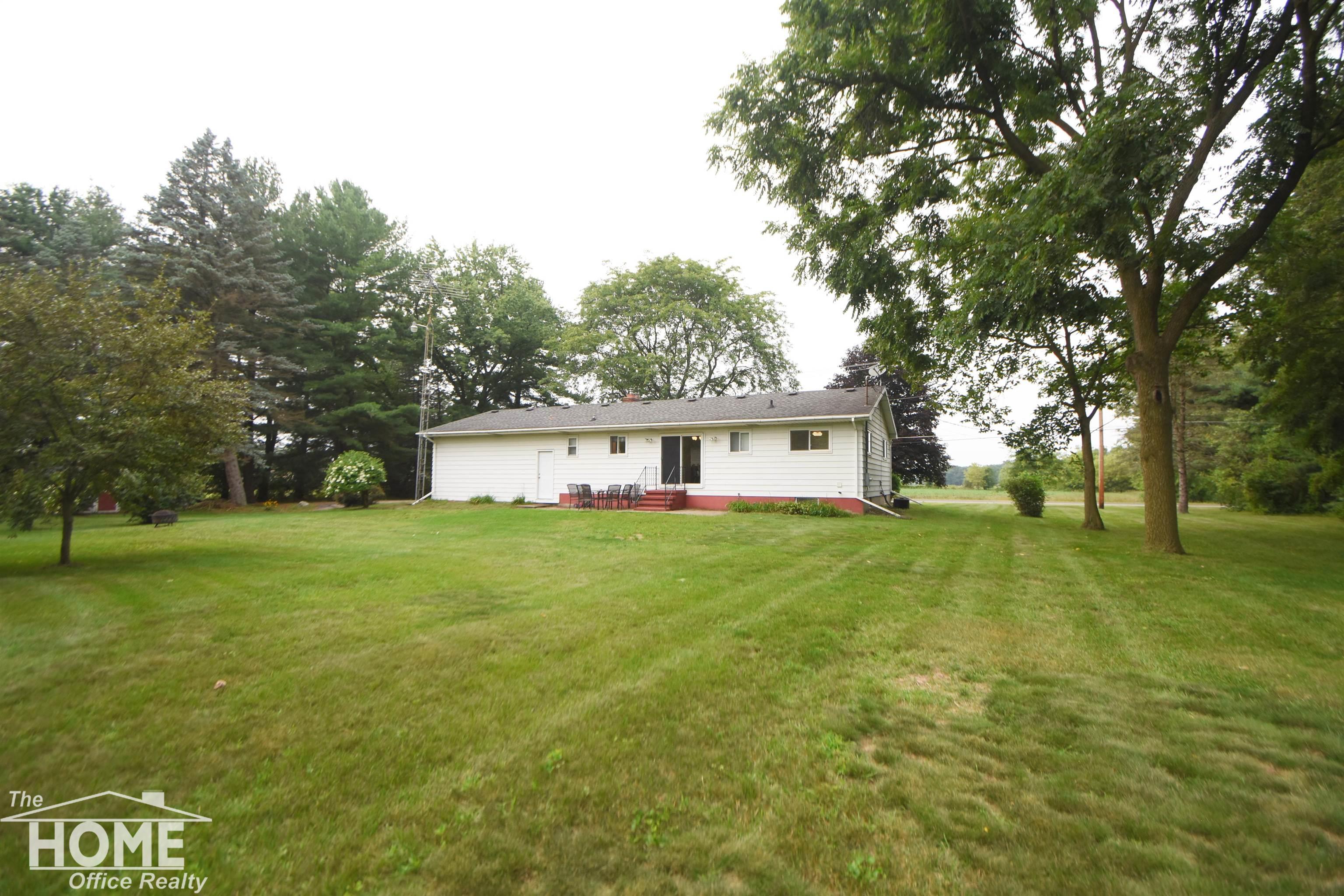11017 Coldwater Road Flushing, MI 48433 - Photo 3 of 34 50120069-2.JPG