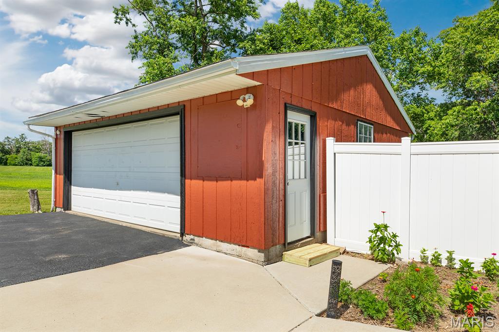 2364 Seminary Road Brighton, IL 62012 - Photo 14 of 57