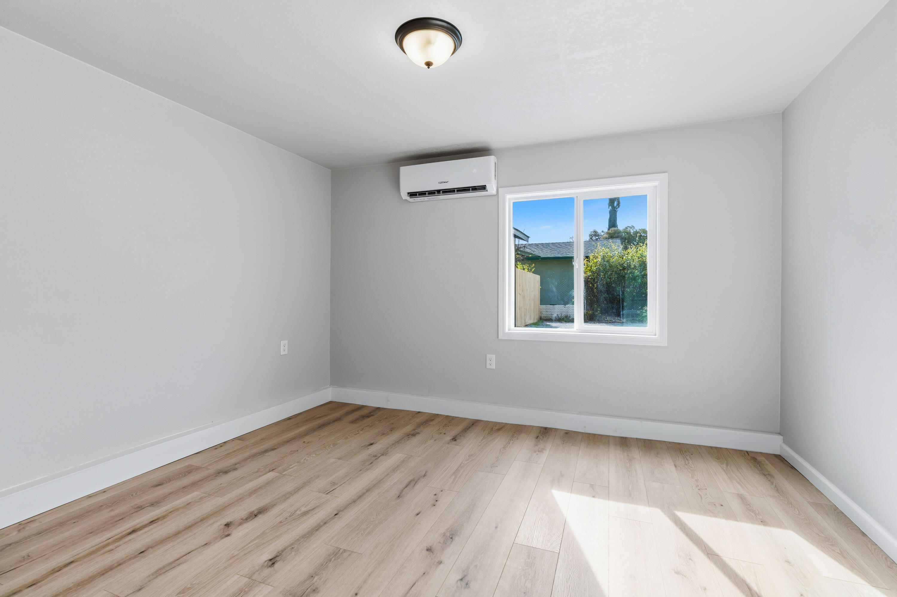 6673 Mountain View Drive Anderson, CA 96007 - Photo 12 of 42 an empty room with wooden floor and windows