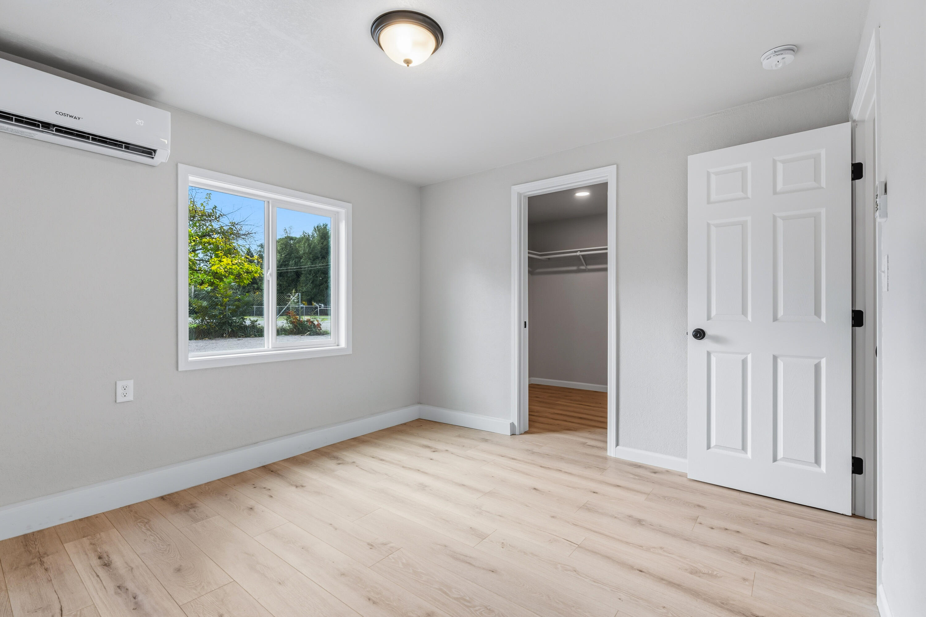 6673 Mountain View Drive Anderson, CA 96007 - Photo 9 of 42 an empty room with wooden floor and windows
