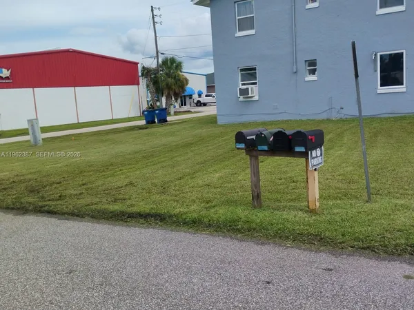 $479,900 | 4131 Commercial Drive, Sebring, FL 33870