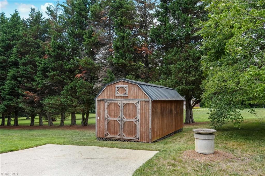 134 Meadow Brook Road Reidsville, NC 27320 - Photo 7 of 35