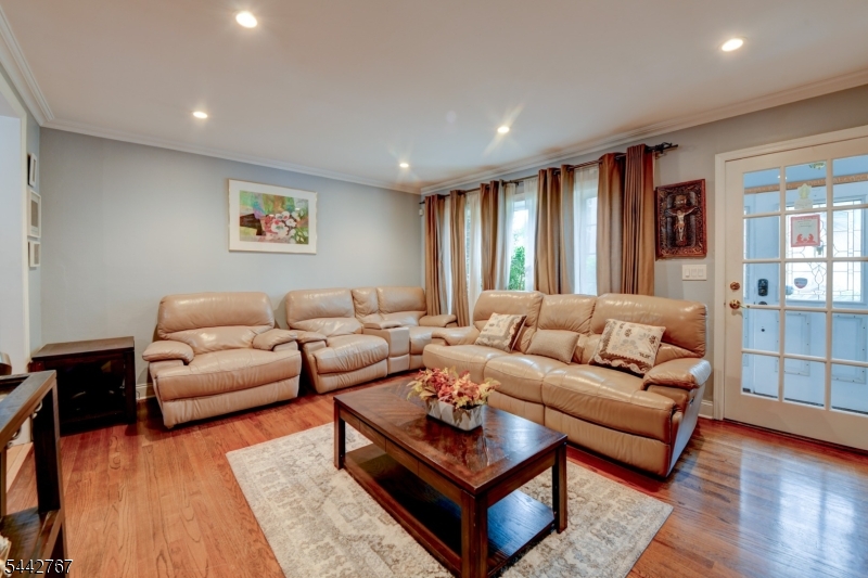 835 Colonial Arms Road Union, NJ 07083 - Photo 4 of 39