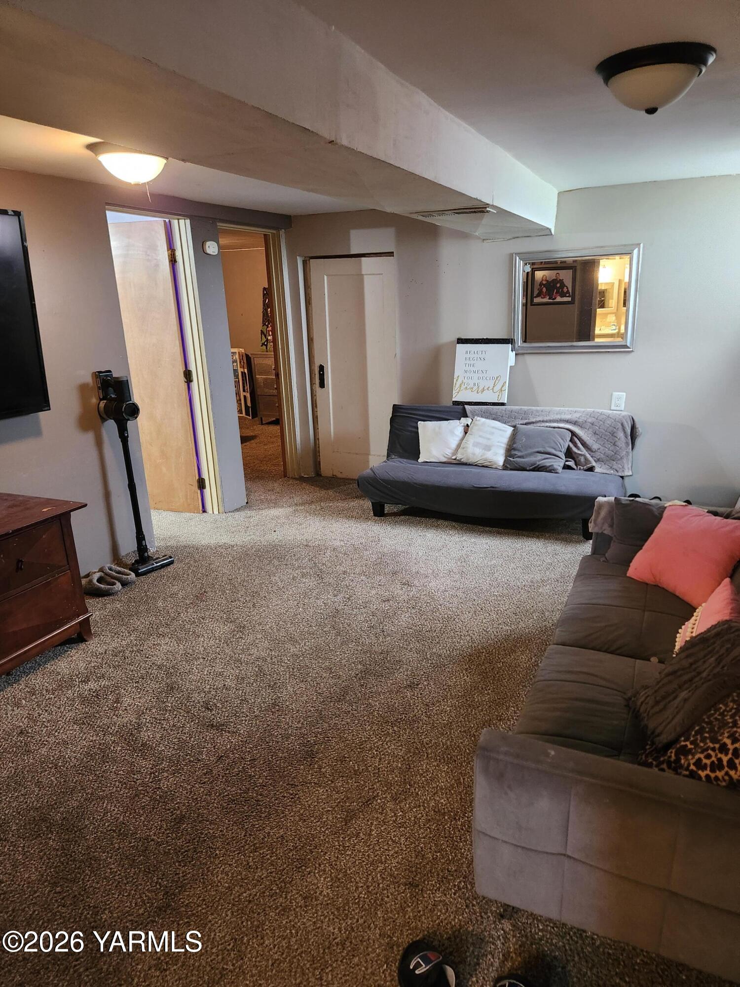 2704 Summitview Avenue Yakima, WA 98902 - Photo 8 of 13 a living room with furniture and a mirror
