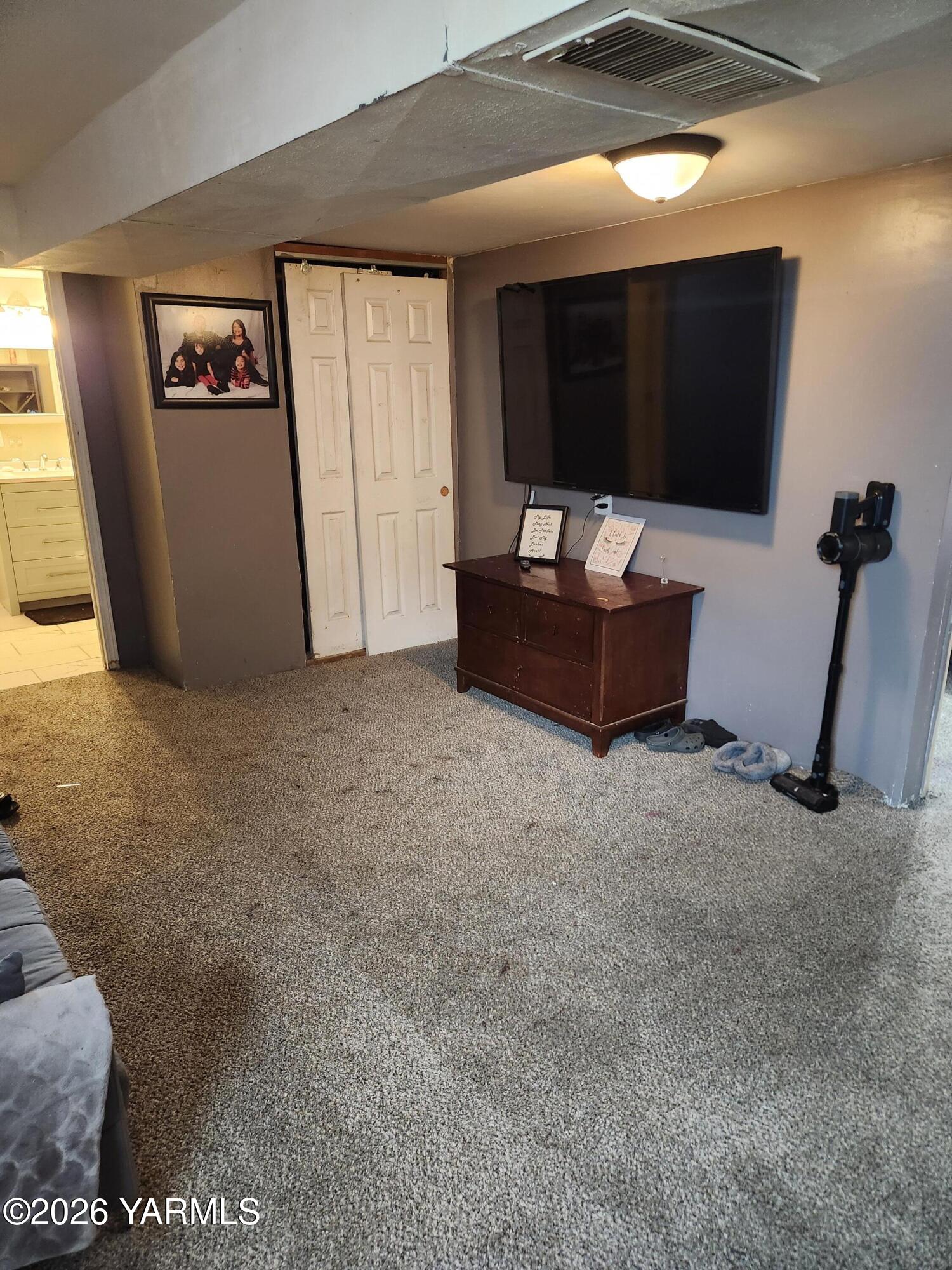 2704 Summitview Avenue Yakima, WA 98902 - Photo 10 of 13 a living room with furniture and a flat screen tv