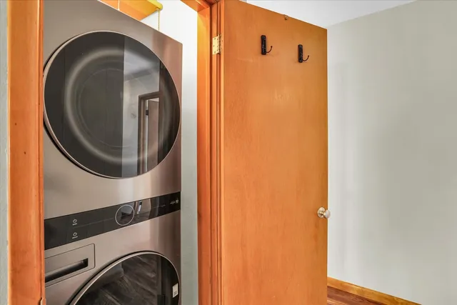 a close up view of a washer and dryer