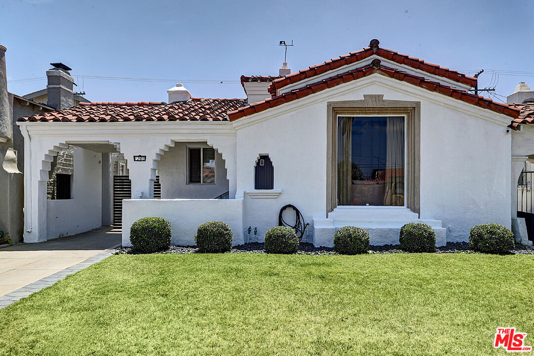 1260 West 81st Street Los Angeles, CA 90044 - Photo 1 of 33