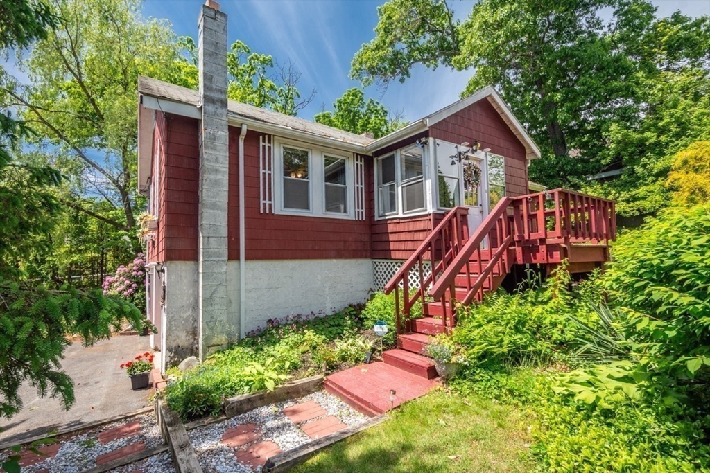 45 Riveredge Road Billerica, MA 01862 - Photo 2 of 34