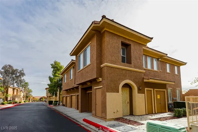 $1,665 | 10221 Delray Beach Avenue, Unit 201, Las Vegas, NV 89129
