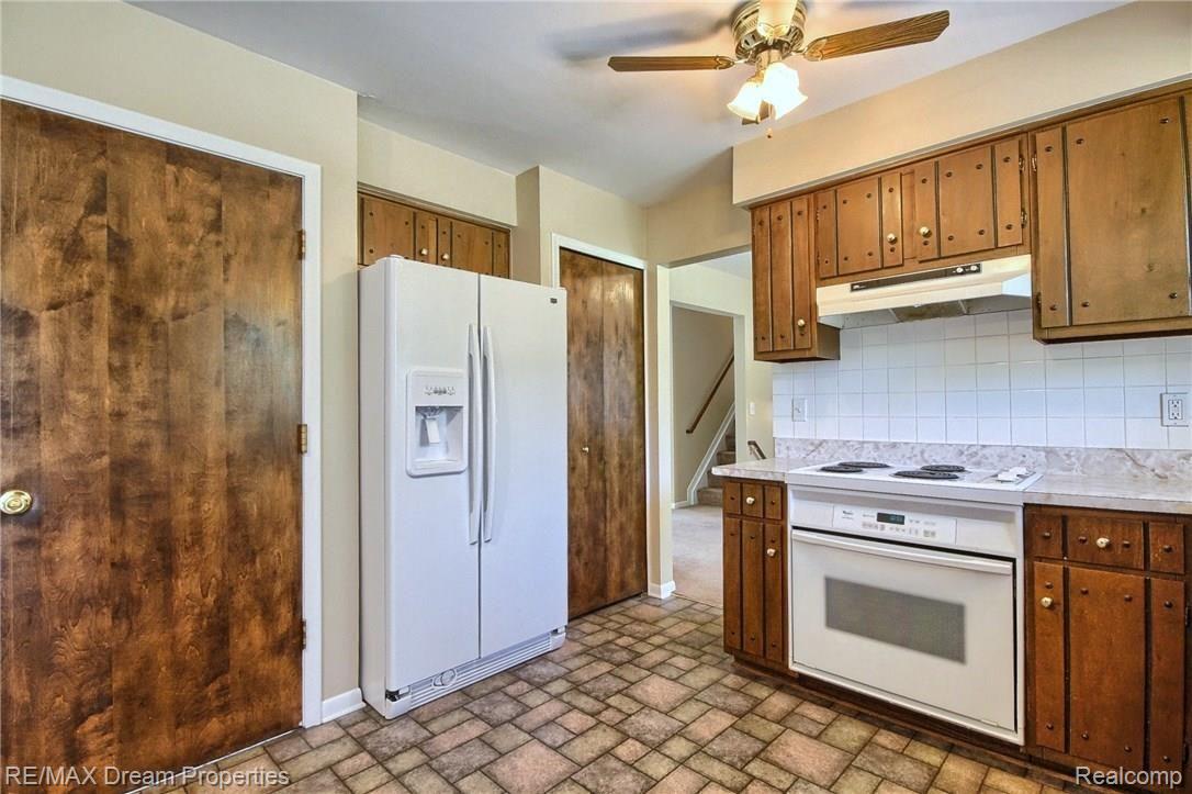 14125 Newburgh Road Livonia, MI 48150 - Photo 8 of 30 Kitchen.jpg