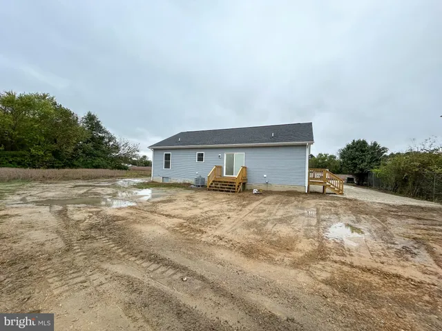 a house view with a outdoor space