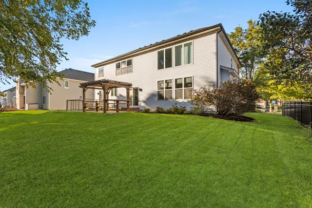 $645,000 | 517 Meadowwood Lane, Oswego, IL 60543