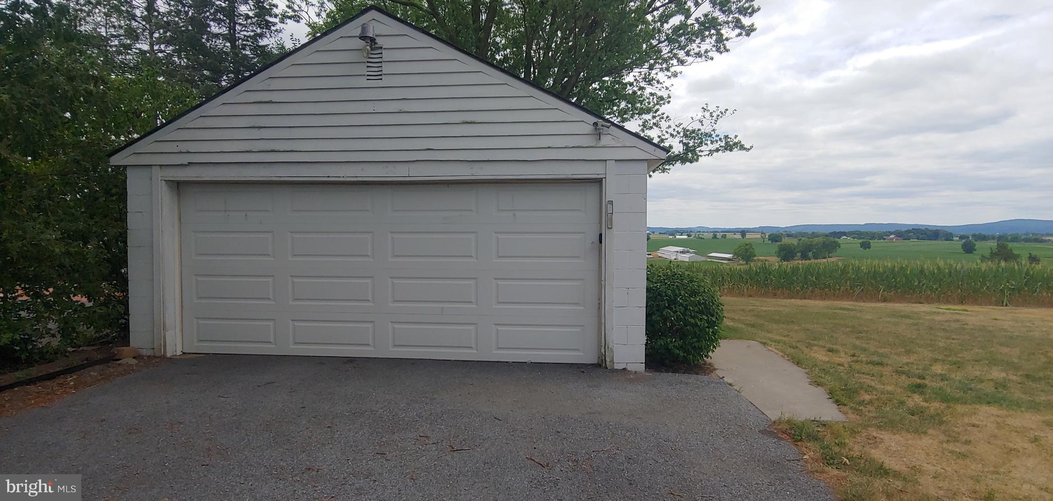457 Foreman Road Elizabethtown, PA 17022 - Photo 15 of 15 Garage