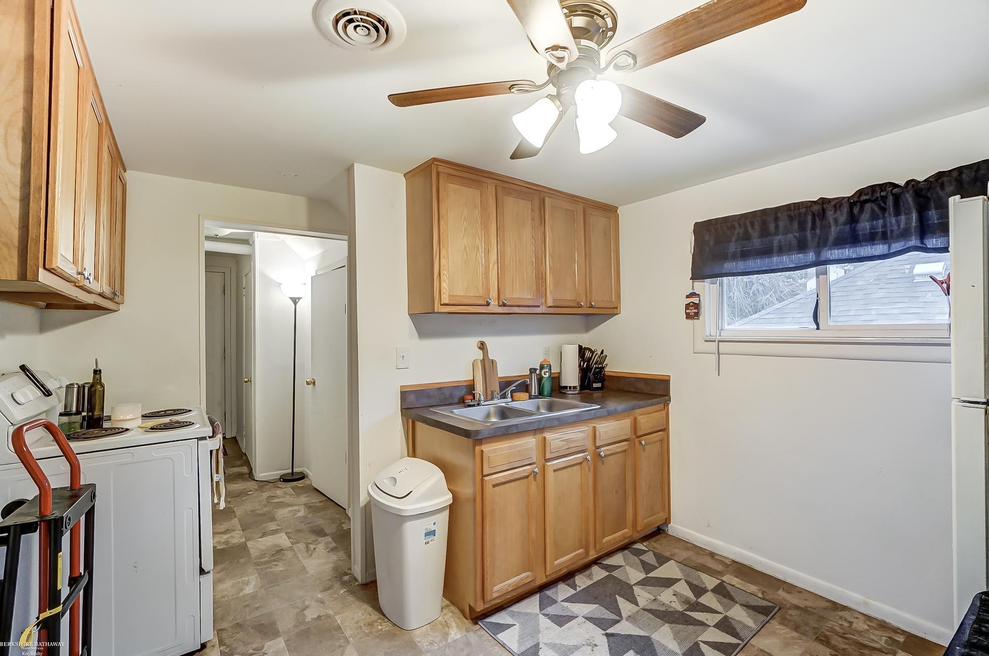 82 Forest Street River Rouge, MI 48218 - Photo 25 of 43 50161382-6726359c-def9-482b-8979-2e88c77f552a.JPG